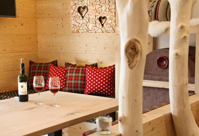 شقة سوبريور غرفة واحدة, Ban Rutzner