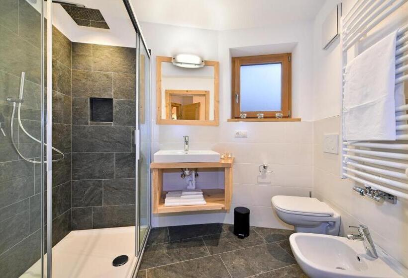 شقة سوبريور غرفة واحدة, Ban Rutzner