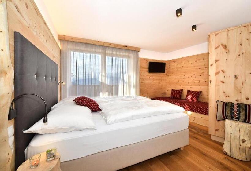 شقة سوبريور غرفة واحدة, Ban Rutzner