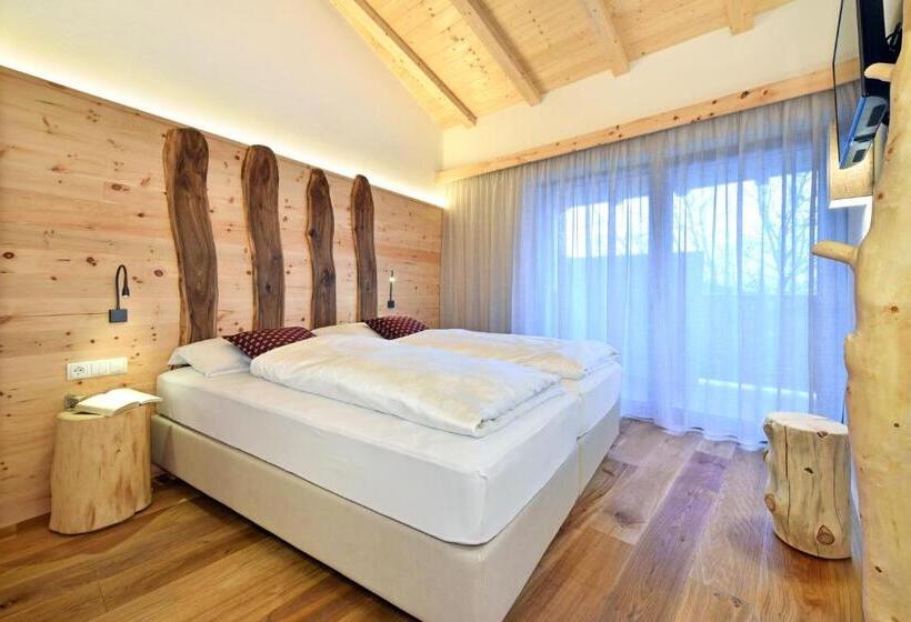 شقة سوبريور غرفة واحدة, Ban Rutzner