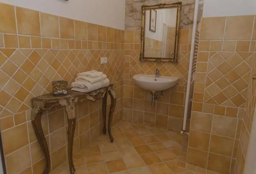 キングサイズベッドのスタンダードルーム, Borgo Di Vezzano