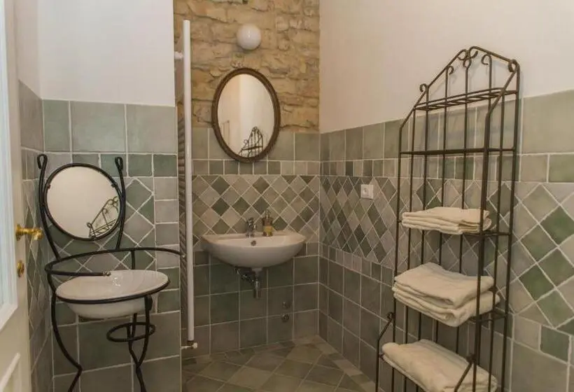 ガーデンビュースタンダードルーム, Borgo Di Vezzano