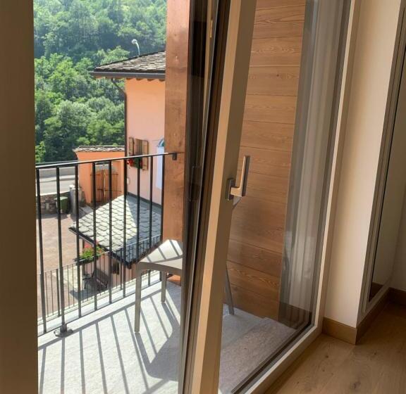 Номер Deluxe, Italo Svizzero