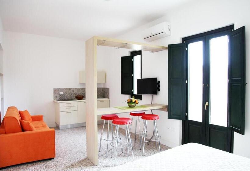 Апартаменты 1 Спальня с Балконом, Rta Palazzo Judica