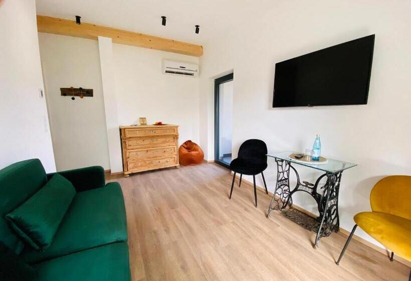 小型套房带阳台, Garni Vinea Montis