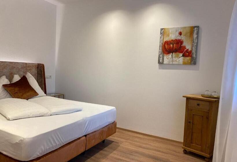 小型套房带阳台, Garni Vinea Montis