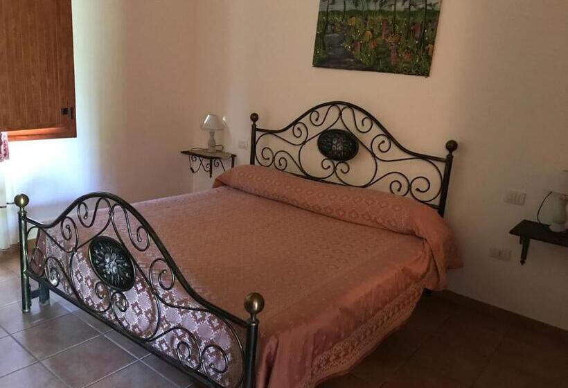 اتاق لوکس با چشم‌انداز باغ, Agriturismo Santu Marcialis