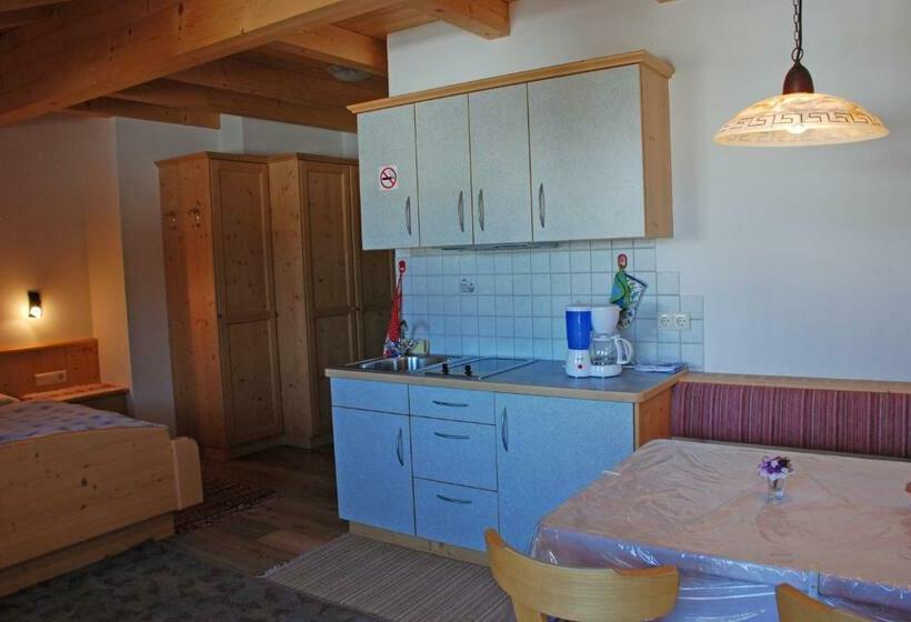 침실 1개 발코니 아파트, Binterhof