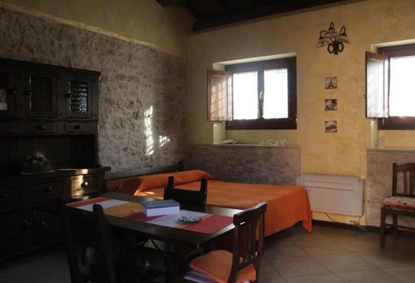 جناح, La Cascina Della Vachina