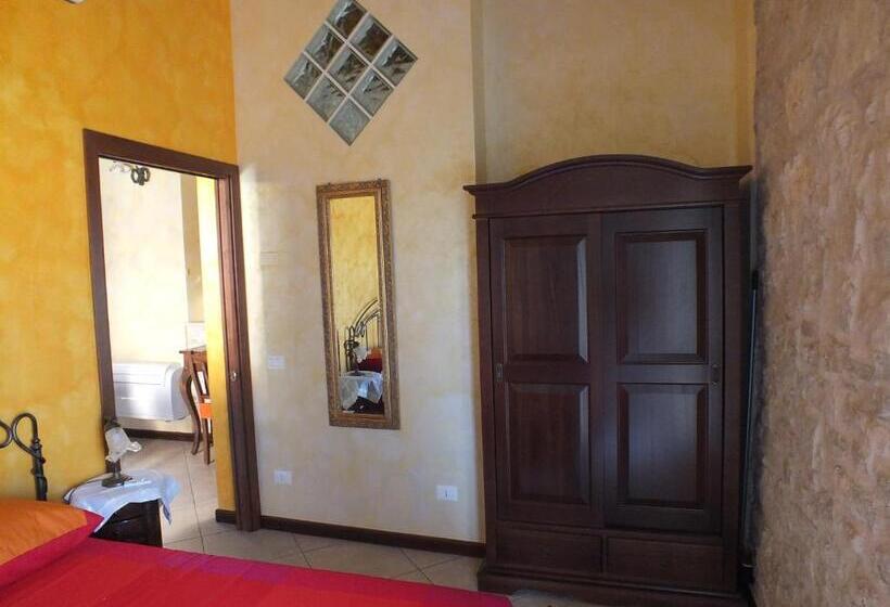 جناح, La Cascina Della Vachina