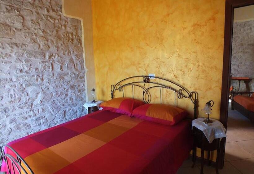 جناح, La Cascina Della Vachina