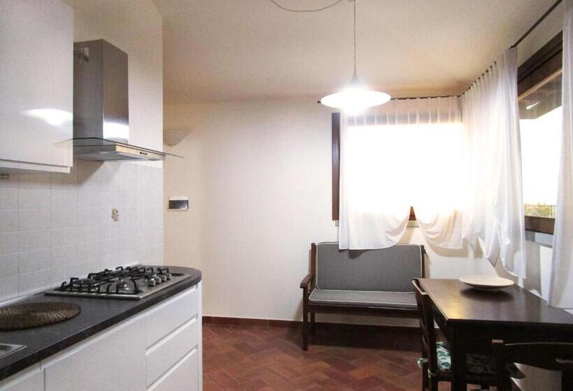 شقة غرفة واحدة, Podere Ghiole