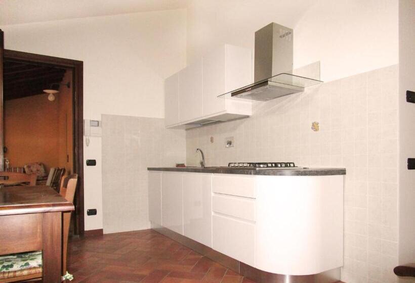 شقة غرفة واحدة, Podere Ghiole