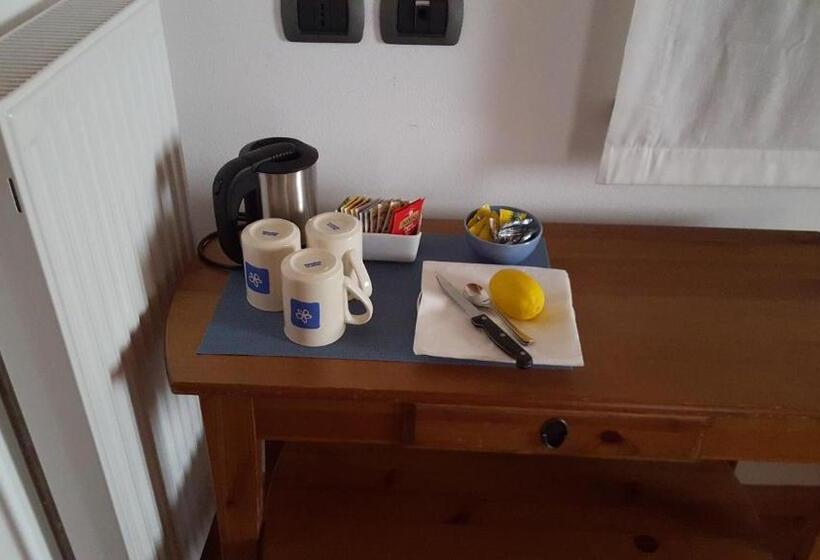 Pokój Czteroosobowy Standard, Borgo Dei Sapori