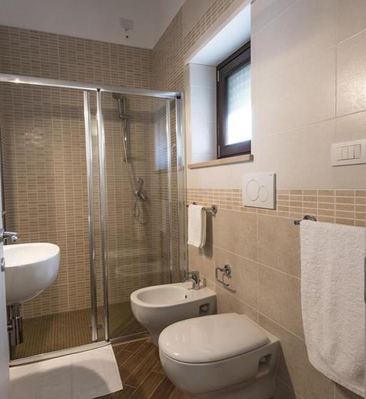 غرفة قياسية, Golden House