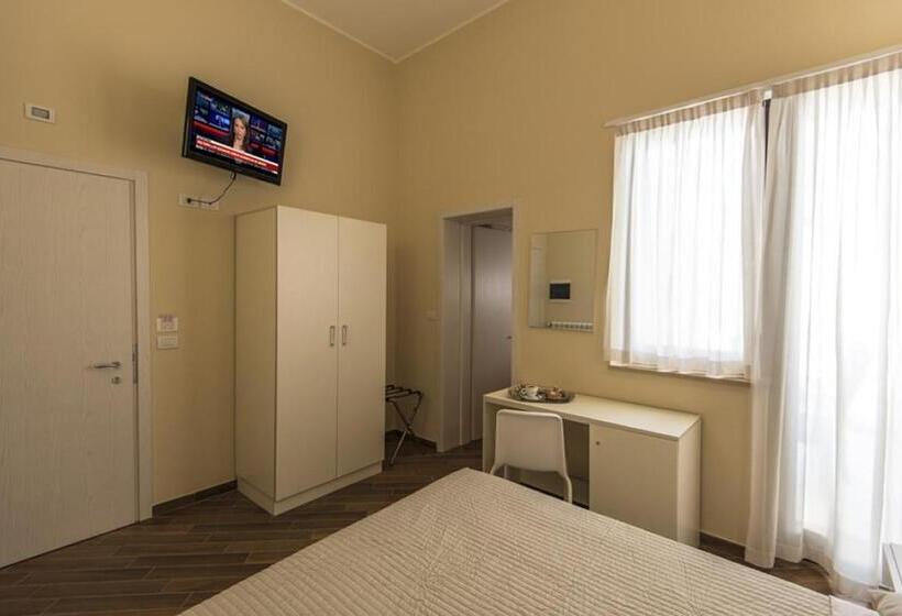 غرفة قياسية, Golden House