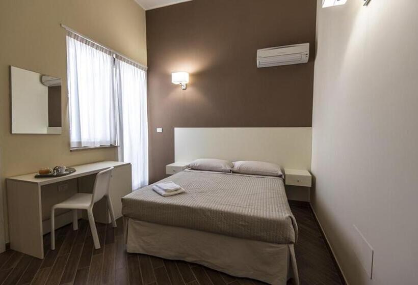 غرفة قياسية, Golden House