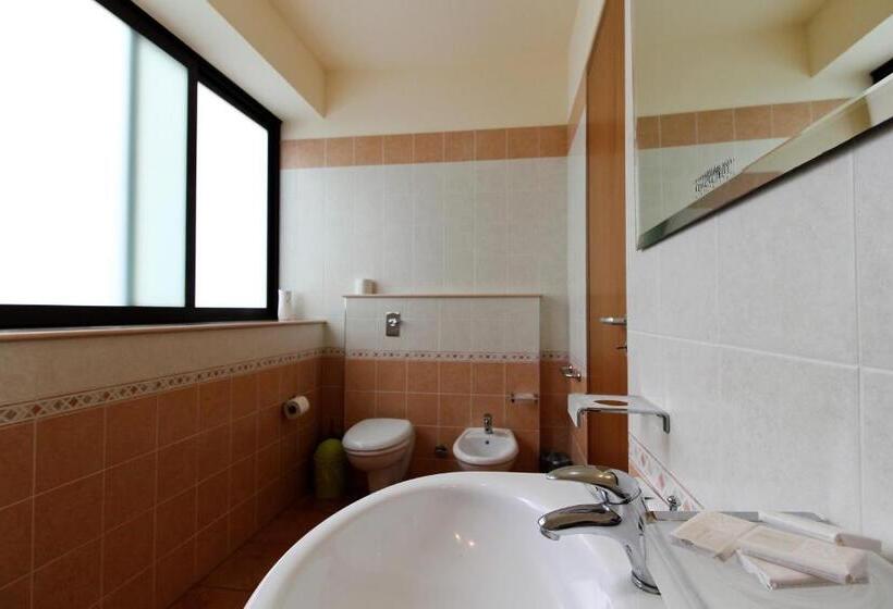 スタンダードトリプルルーム, Poseidon