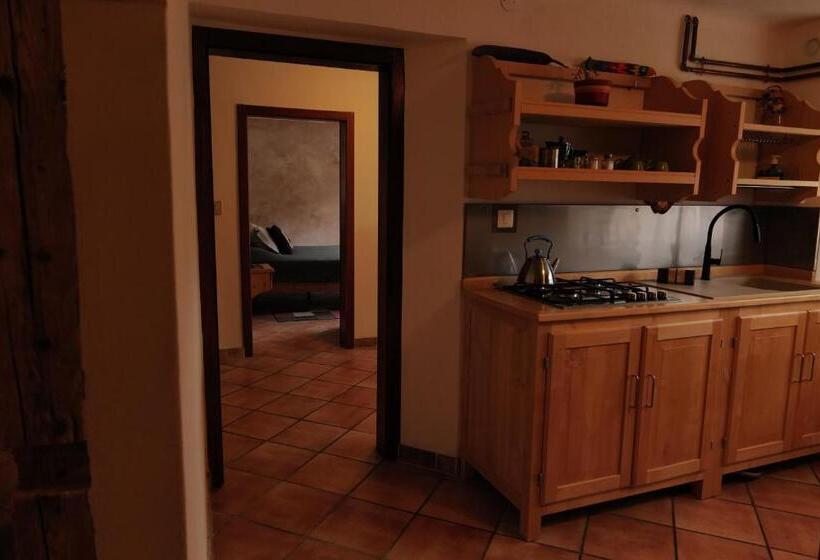 דירת חדר בקומת קרקע, Di Baut