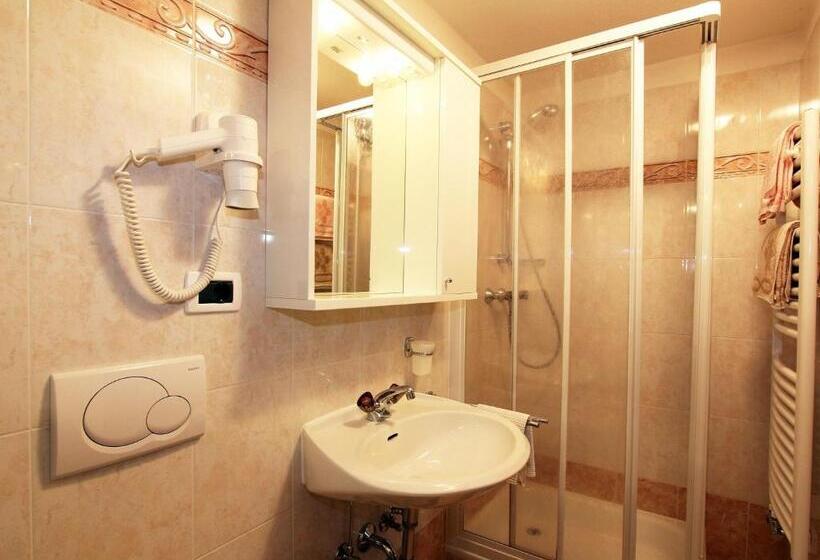 דירת חדר בקומת קרקע, Villa Hilde