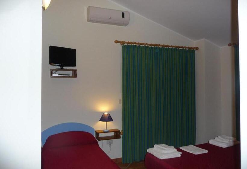 اتاق ساده سه‌ نفره, Agrilao