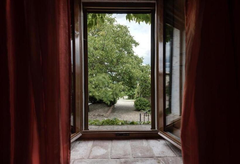 شقة غرفة واحدة, La Palazzina