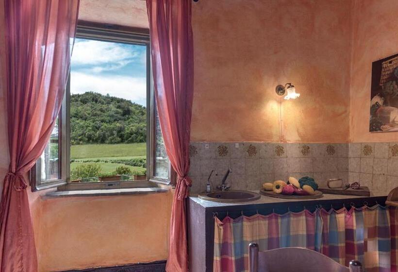 شقة غرفة واحدة, La Palazzina