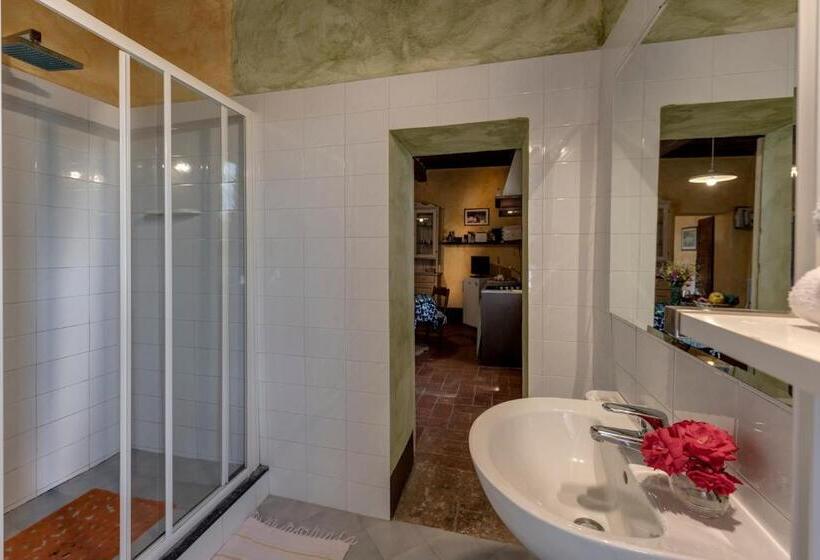 شقة غرفة واحدة, La Palazzina