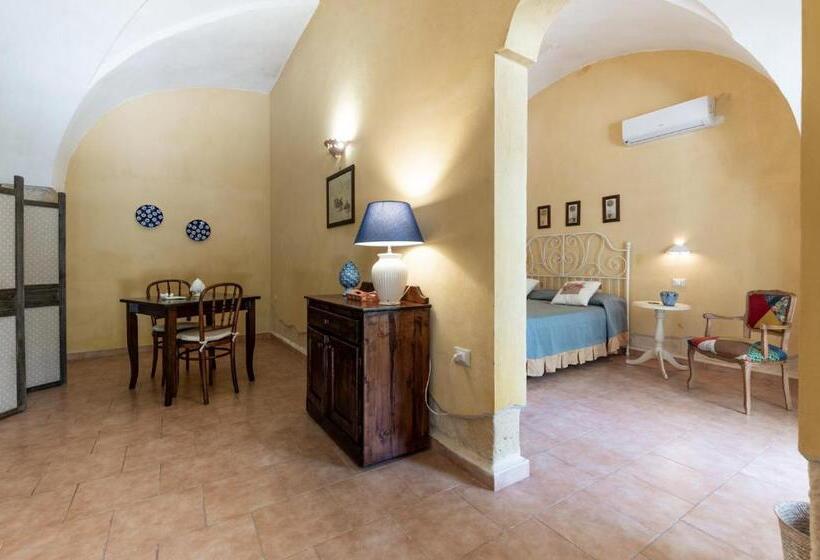 סוויטה, Masseria La Macchiola & Corti Del Mito