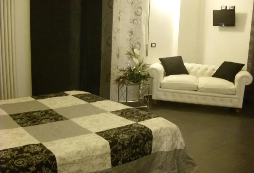 اتاق راحتی, A New Guesthouse