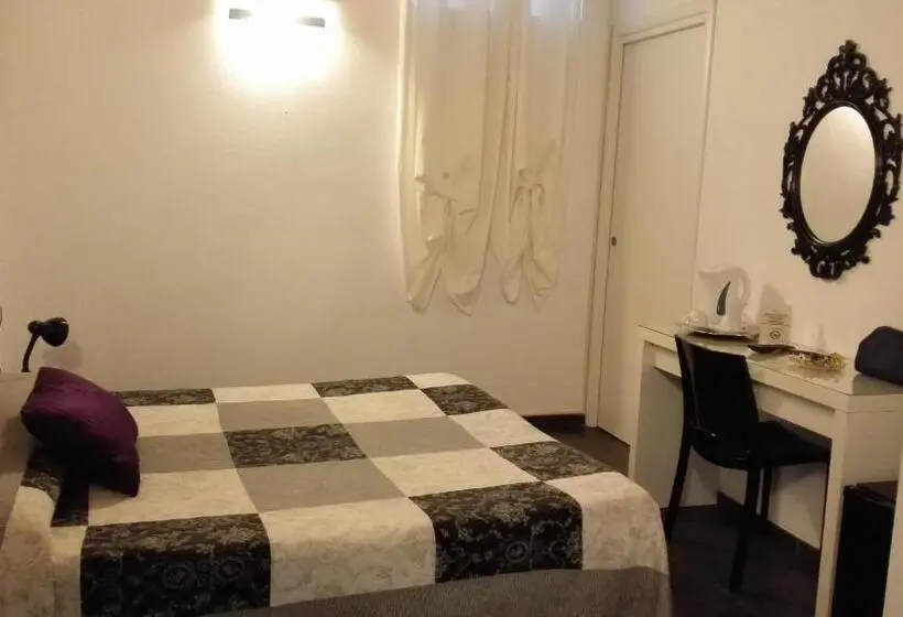 اتاق اکونومی, A New Guesthouse