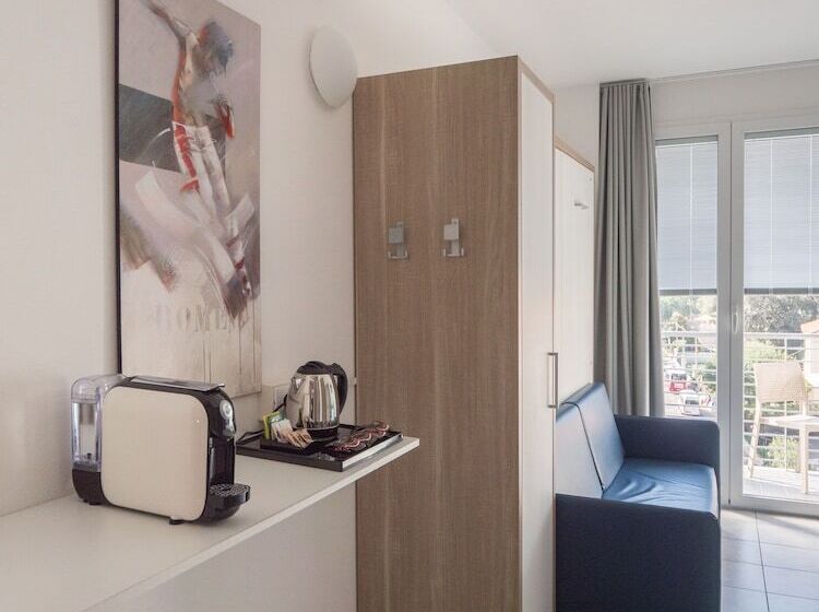 آپارتمان 1 خوابه با چشم‌انداز جانبی دریا, Residence San Valentino