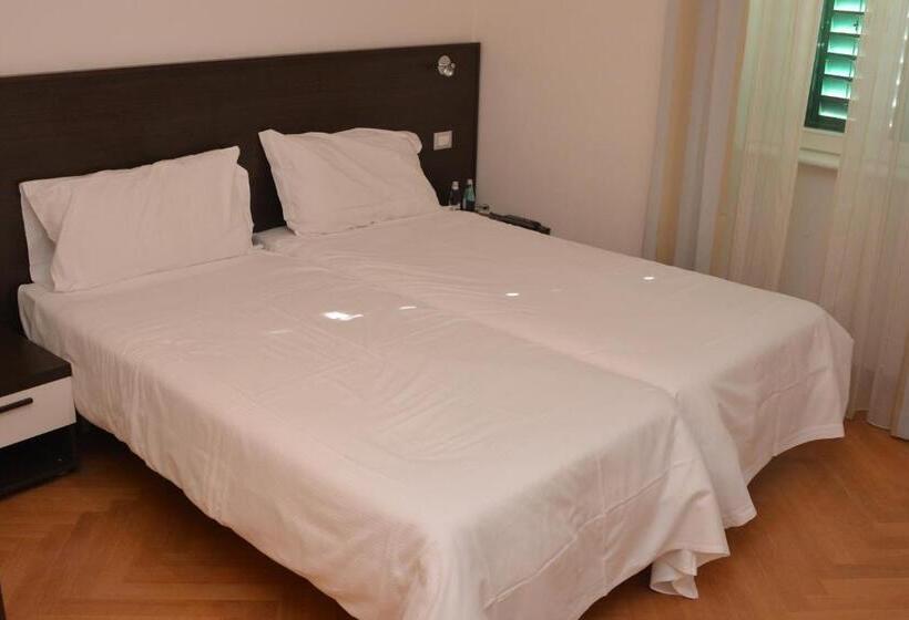 غرفة قياسية رباعية, Garnì Villa Waiz