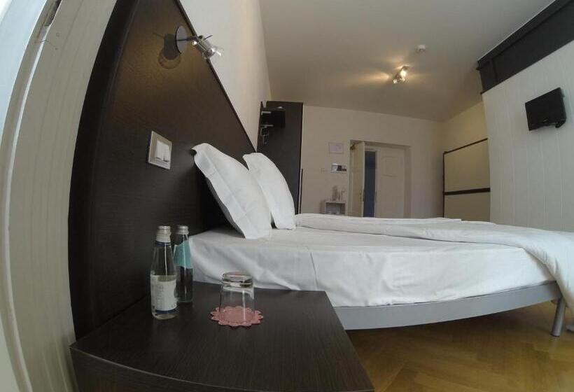 إستوديو قياسى, Garnì Villa Waiz