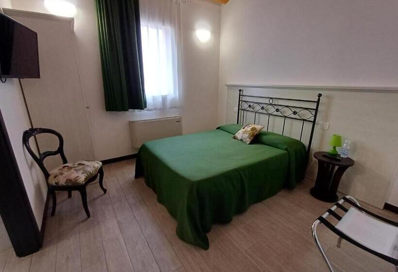 标准单人间, Arneroni