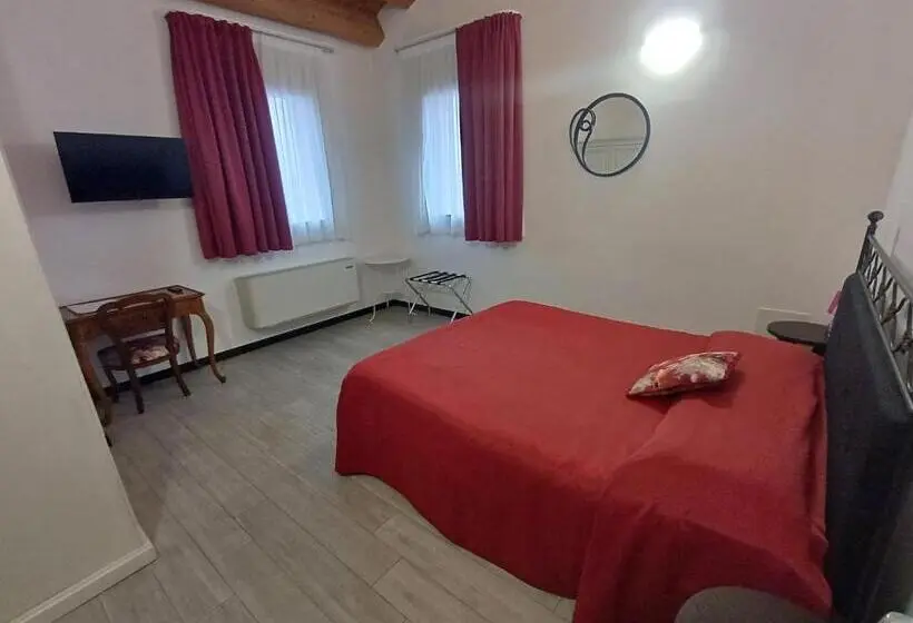 Superior Værelse, Arneroni