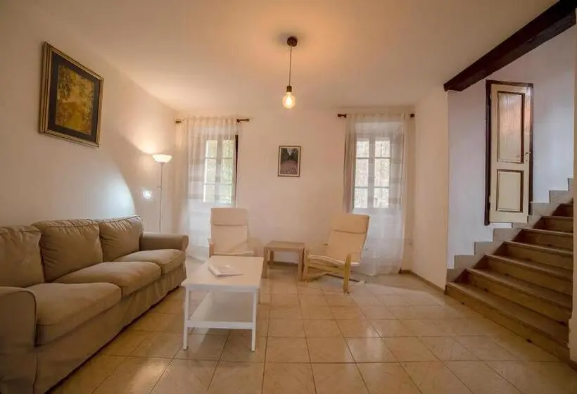 Talo 2 Makuuhuonetta, Tenuta Di Caiolo