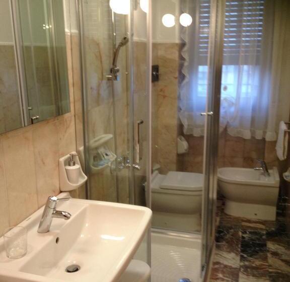 اتاق اساندارد با چشم‌انداز جانبی به دریا, La Dimora Del Conte