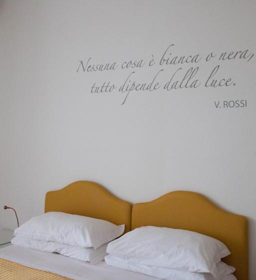 اتاق اساندارد با چشم‌انداز جانبی به دریا, La Dimora Del Conte