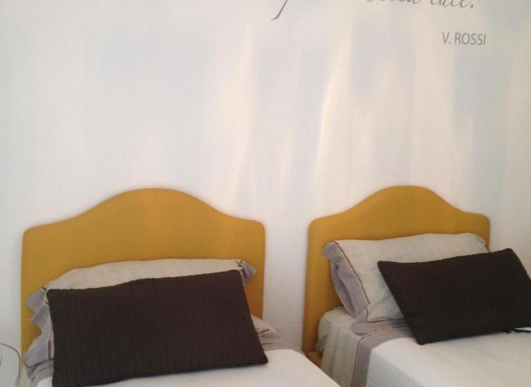 اتاق اساندارد با چشم‌انداز جانبی به دریا, La Dimora Del Conte