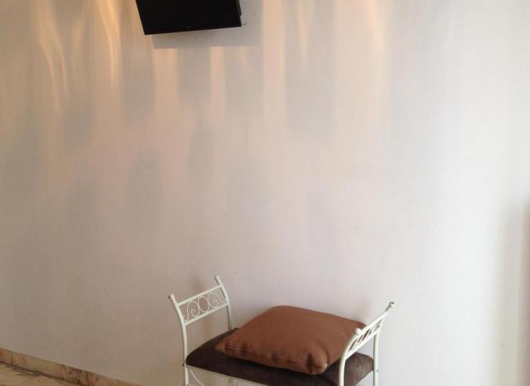 اتاق اساندارد با چشم‌انداز جانبی به دریا, La Dimora Del Conte