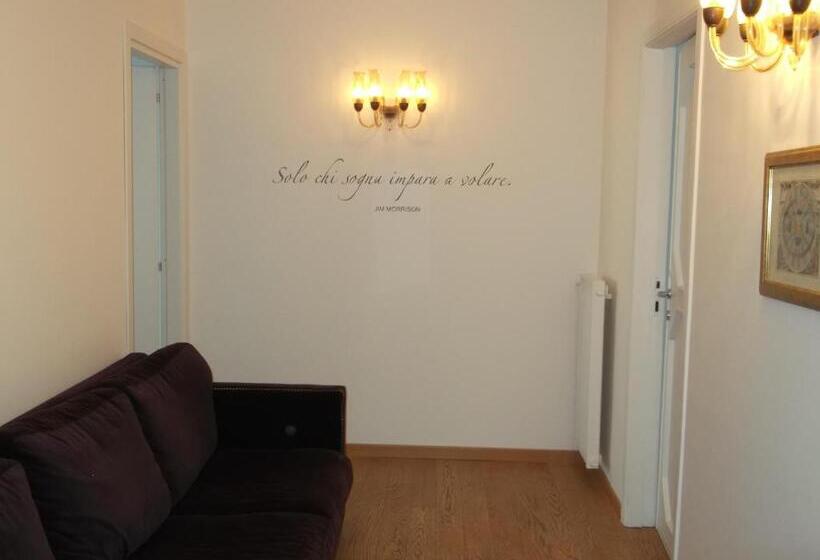 اتاق استاندارد یک تخته با بالکن, La Dimora Del Conte