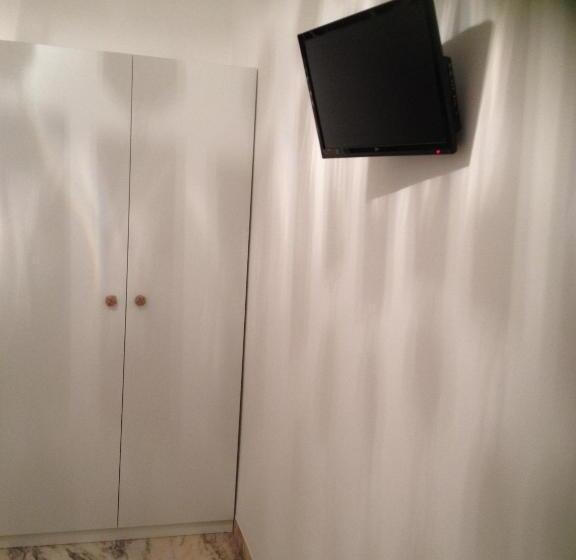 اتاق اساندارد با چشم‌انداز جانبی به دریا, La Dimora Del Conte