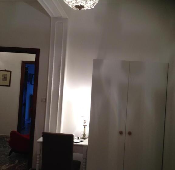 اتاق اساندارد با چشم‌انداز جانبی به دریا, La Dimora Del Conte