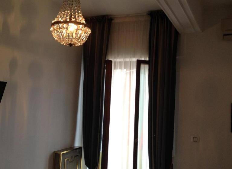 اتاق اساندارد با چشم‌انداز جانبی به دریا, La Dimora Del Conte