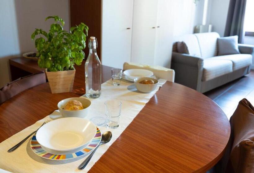 סטודיו סופריור, Residence Ferraud