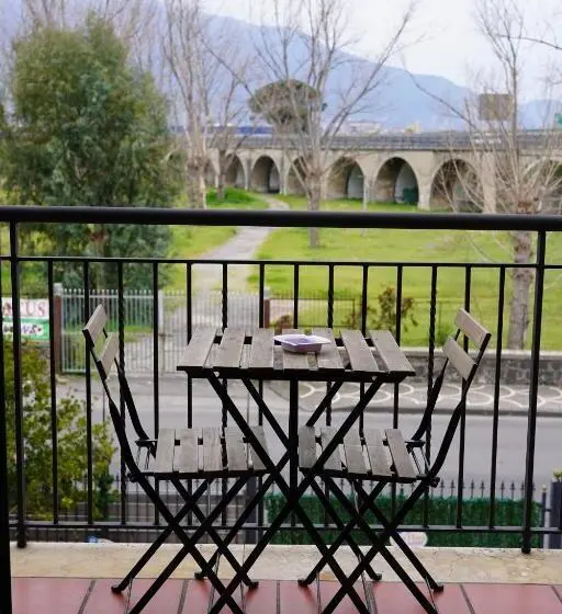 اتاق لوکس چهار تخته, Villa Flora