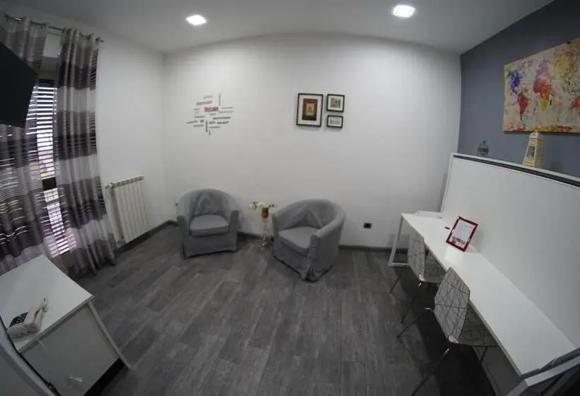اتاق لوکس چهار تخته, Villa Flora