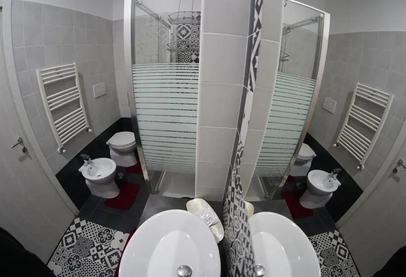 اتاق لوکس چهار تخته, Villa Flora