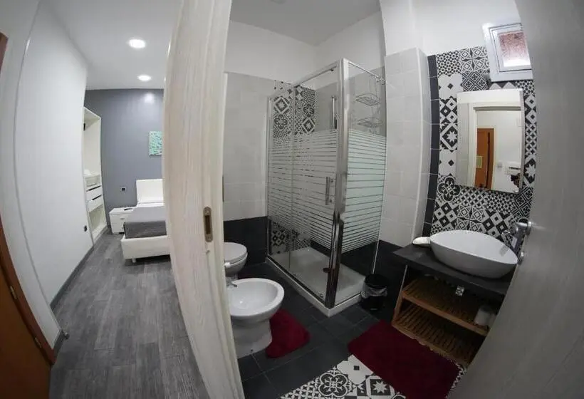 اتاق لوکس چهار تخته, Villa Flora